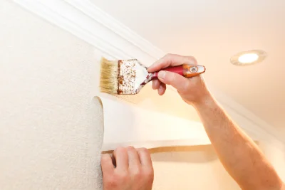 Pose de papier peint à la Pierre — revêtements muraux et toiles de verre